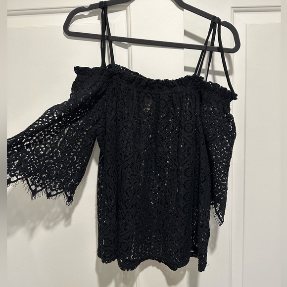 H&M black off the shoulder cotton lace medium top - Picture 2 of 3